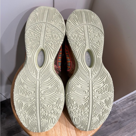 Nike La Bron basketball shoes FN0708-800 - Picture 6 of 6